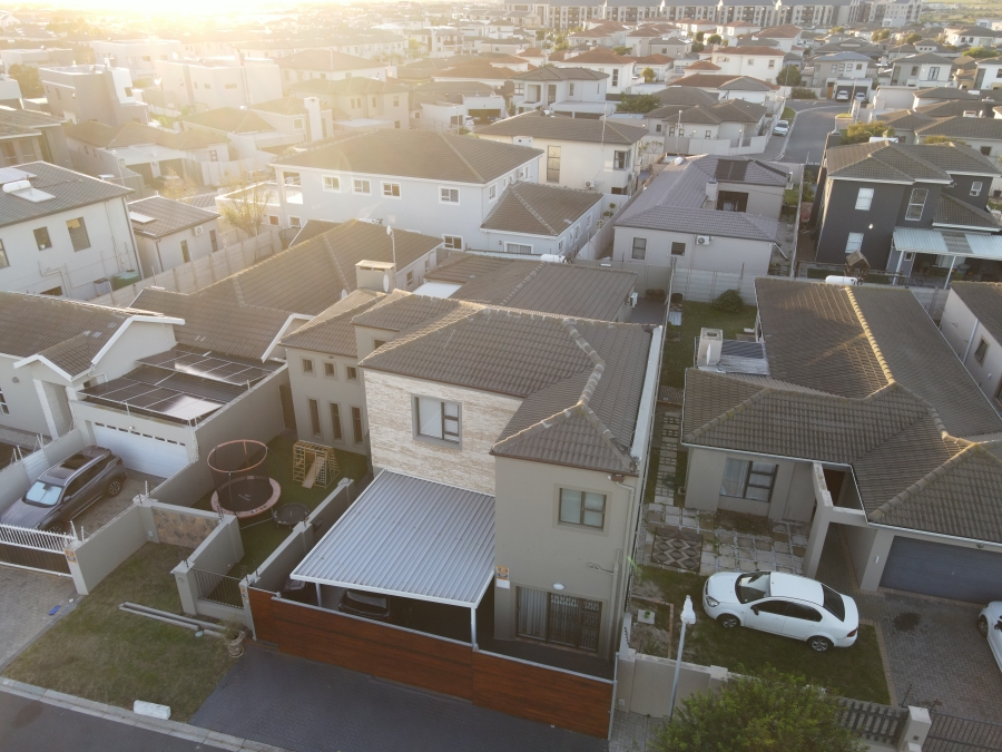 5 Bedroom Property for Sale in Parklands North Western Cape